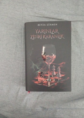  Yarınlar Zifiri Karanlık - Beyza Sürmen