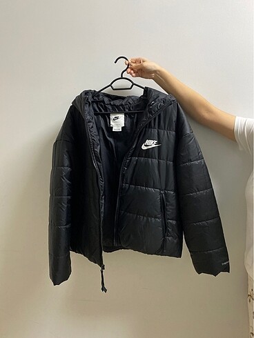 Nike mont
