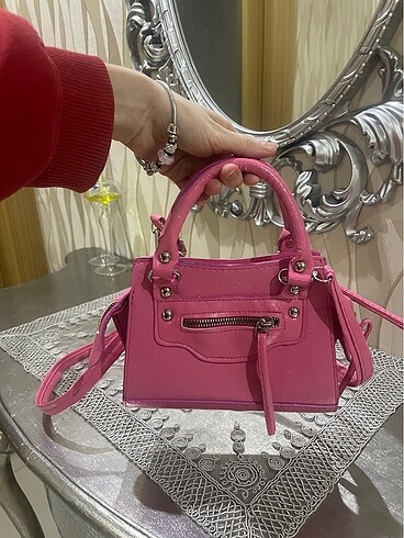 Pembe çanta