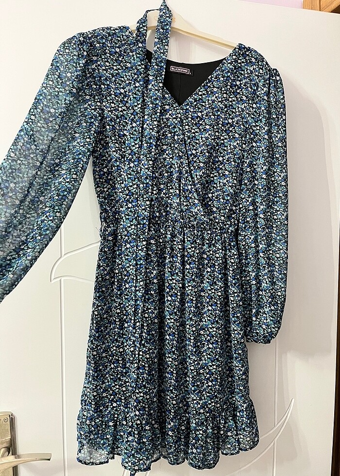 Mavi desenli elbise dize kadar - Görsel 3