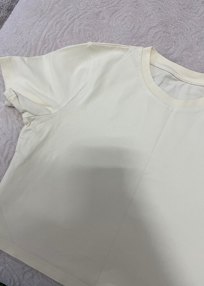 Beyaz sarı alt tonlu crop - Görsel 2