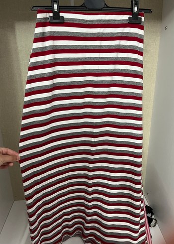 Çizgili Kırmızı-Gri Midi Kadın Etek - Görsel 3