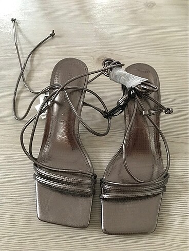 Zara Pull and Bear sandalet