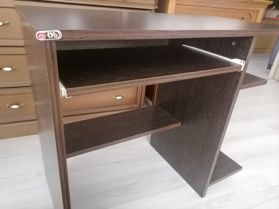 Bilgisayar ve çalışma masası - Görsel 3