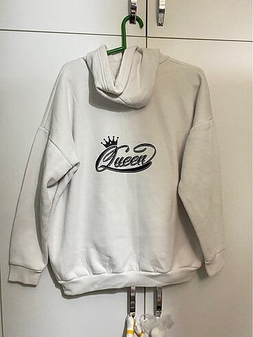 Queen yazılı sweatshirt