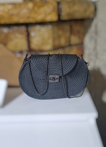 Zara Günlük kullanıma uygun kordon ip ile makinada üretilmiştir.