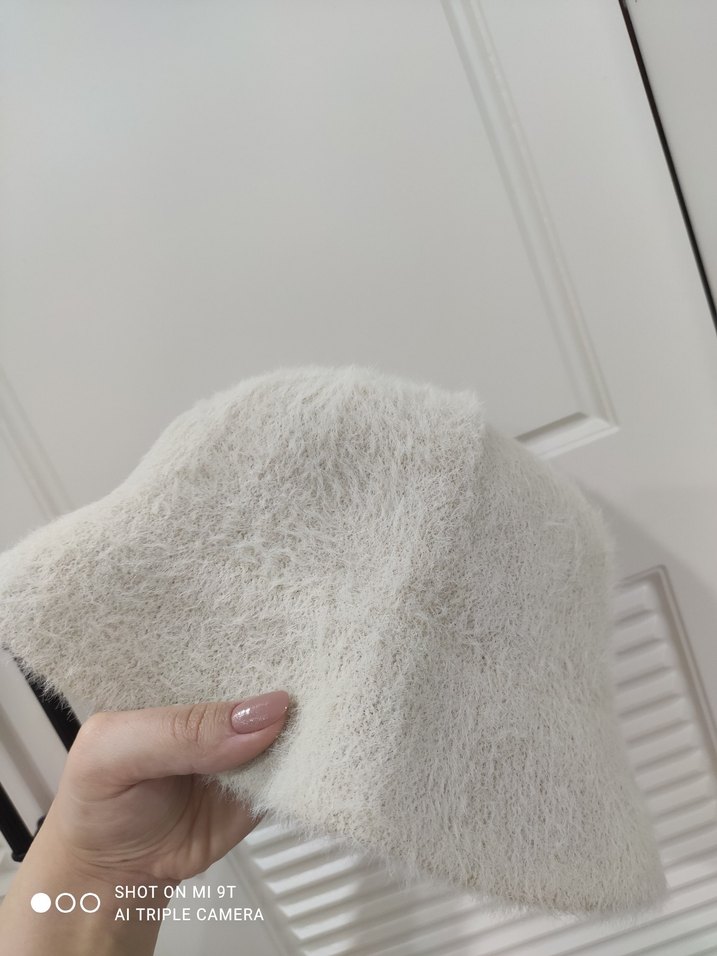 Beyaz Kadın Peluş Şapka - Görsel 2