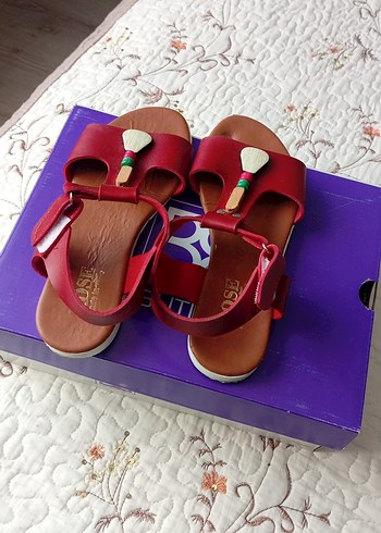 Tokalı Kırmızı Dolgu Topuklu Kadın Sandalet - Görsel 3