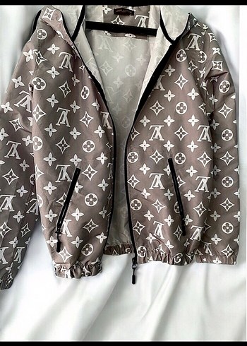 Louis Vuitton m