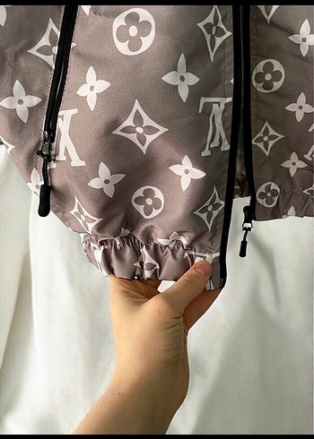 Louis vuitton yağmurluk ceket - Görsel 2