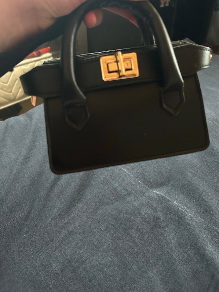 Siyah DeriÇanta - Görsel 2