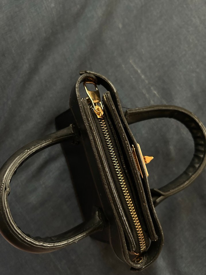 Siyah DeriÇanta - Görsel 4