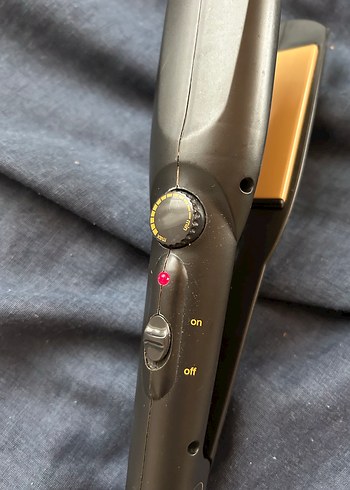 Altın ve Gri Renkli Saç Düzleştirici - Görsel 3