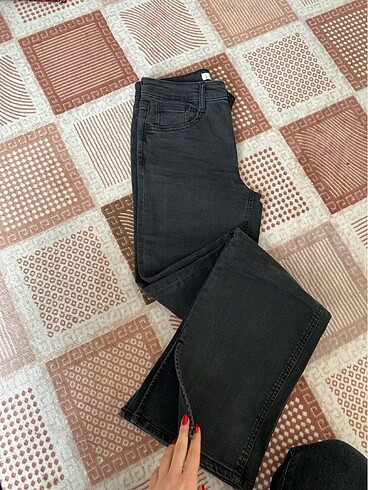 Mango yırtmaçlı kot pantolon