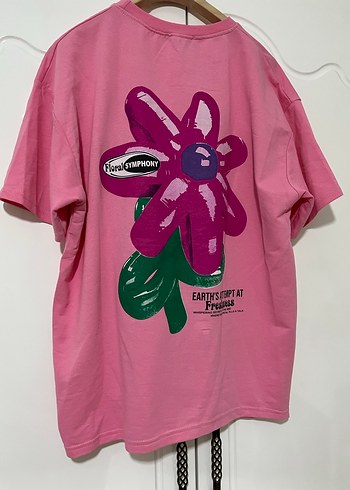 Pembe Çiçek Baskılı Tişört - Görsel 2