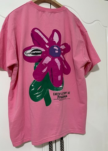 Pembe Çiçek Baskılı Tişört - Görsel 3