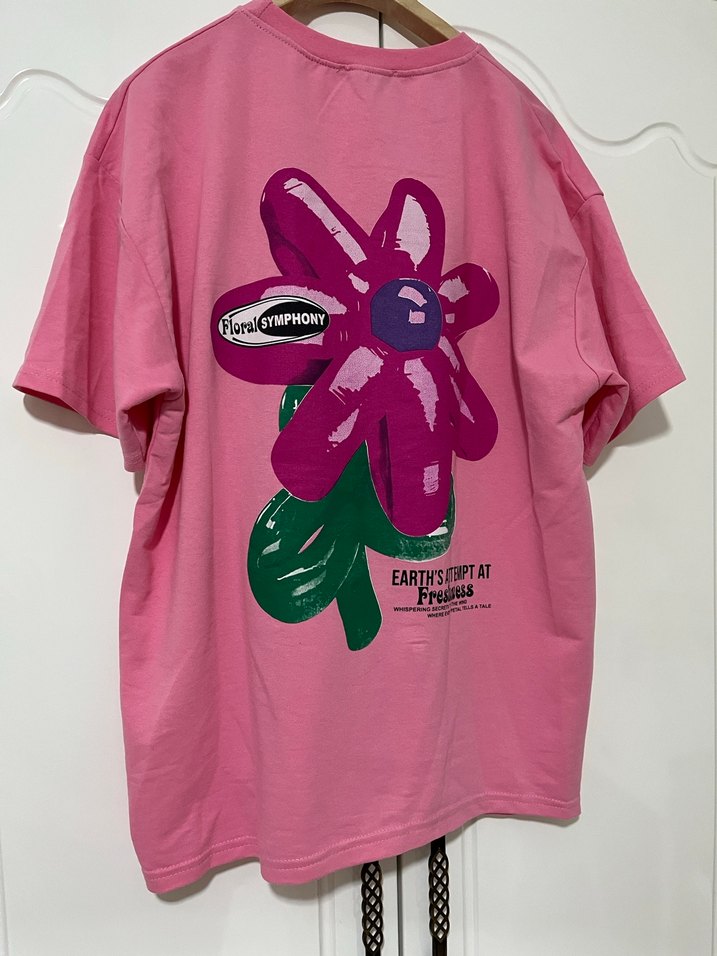 Pembe Çiçek Baskılı Tişört - Görsel 2