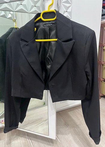 Kadın Siyah Kısa Düğmeli Blazer Ceket