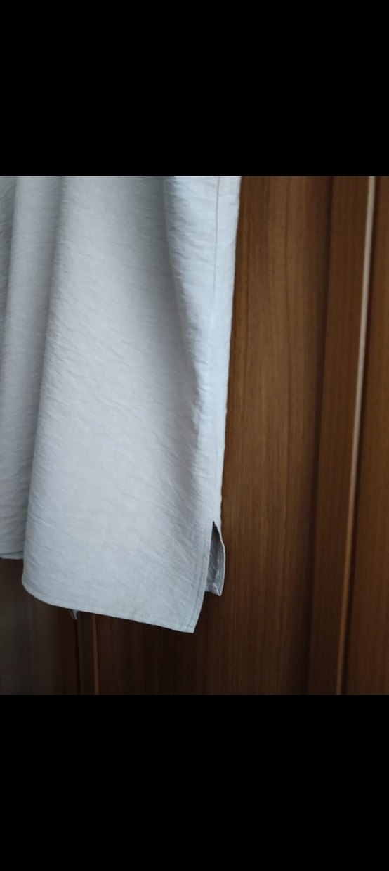 V Yaka bej krinkıl askılı bayan blüz - Görsel 3