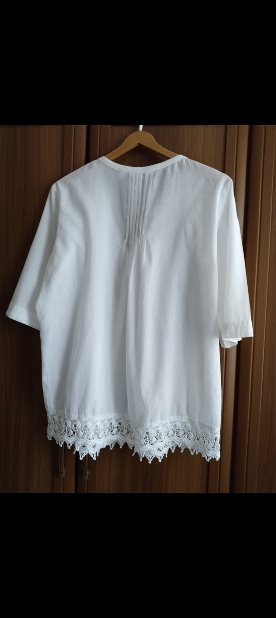 Kadın Beyaz Dantel Detaylı V Yaka Bluz - Görsel 3