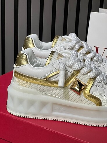 39 Beden beyaz Renk Valentino