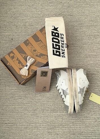 38 Beden ? GOLDEN GOOSE DELUX BRAND ? ? Şık ve konforlu tasarım! Günlük