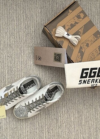 38 Beden beyaz Renk ? GOLDEN GOOSE DELUX BRAND ? ? Şık ve konforlu tasarım! Günlük