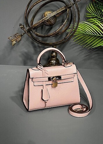 Beden ten rengi Renk Celine Micro Belt Bag Ürün Boyutu : 28x20 cm 5 Renk Seçeneği MU
