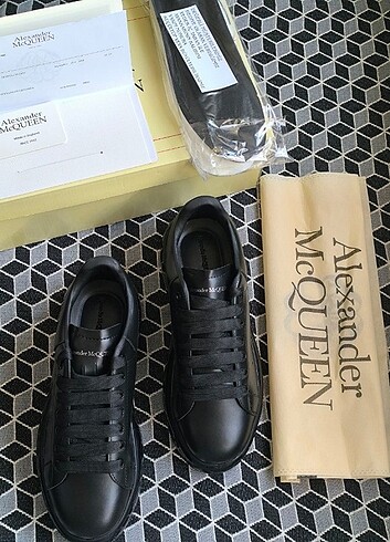 42 Beden siyah Renk ????ALEXANDER MCQUEEN ???? İTHAL ÜRÜN TOZ TORBASI? YEDEK BAĞC
