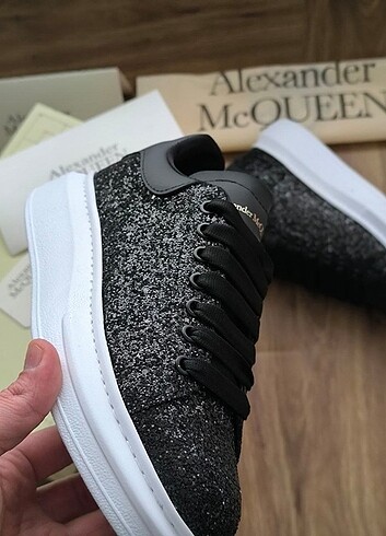Alexander McQueen ???????????????? ALEXANDER MCQUEEN ?????? KADIN SİYAH SİMLİ????