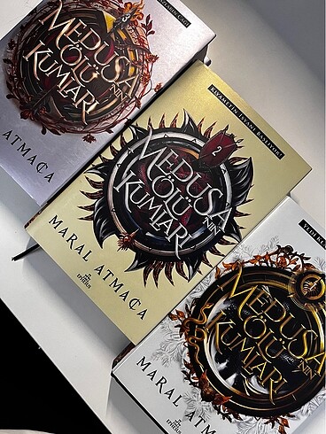 Medusa'nın ölü kumları (ciltli)