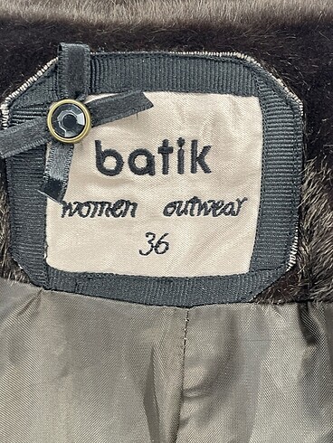 36 Beden yeşil Renk Batik Kaban %70 İndirimli.