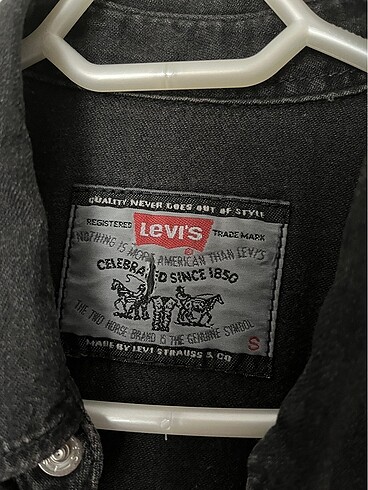 Levis Levi?s siyah kolsuz kot gömlek