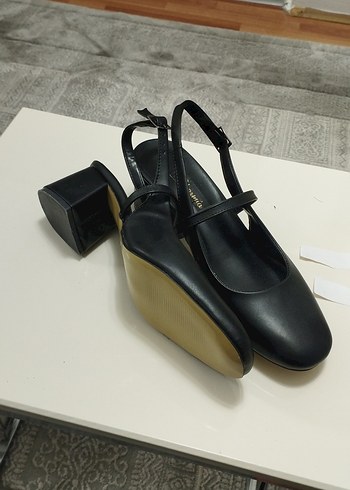 Siyah Tokalı Kadın Topuklu Klasik Ayakkabı - Görsel 2