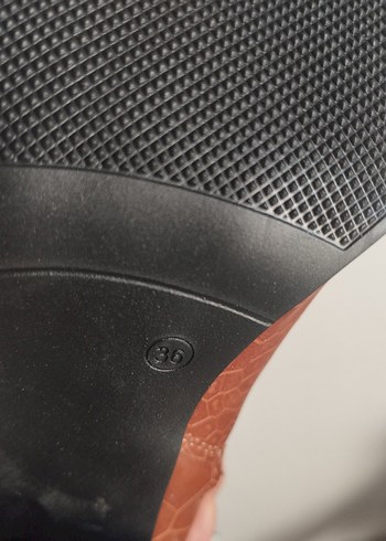 Kahverengi Deri Dizüstü Kadın Bot - Görsel 2