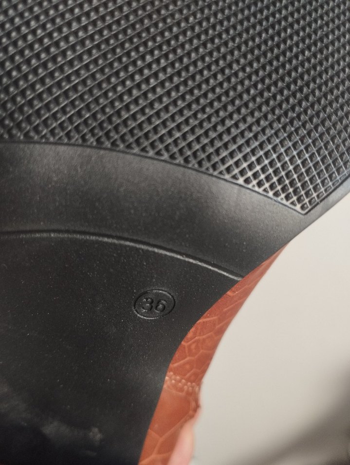 Kahverengi Deri Dizüstü Kadın Bot - Görsel 2