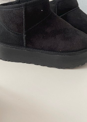 36 Beden Siyah Ugg Kürklü Kadın Bot