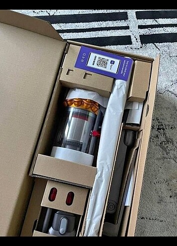 ÇOK AZ KULLANILMIŞ DYSON V15 SÜPÜRGE 