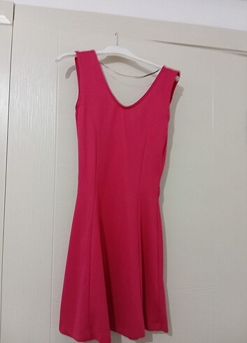 Pembe elbise