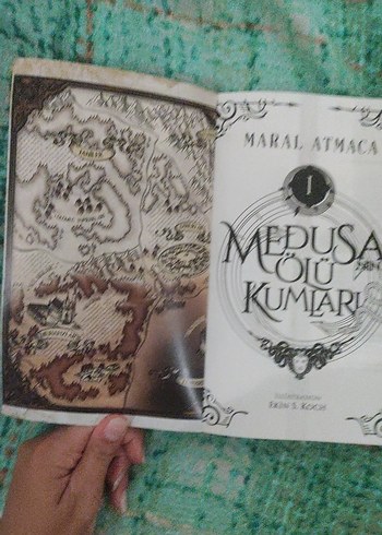Beden Medusa'nın Ölü Kumları - Maral Atmaca