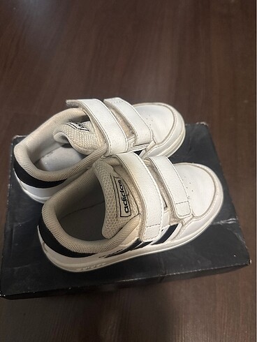 24 Beden Adidas Spor Ayakkabı
