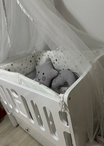 BabyCorner Gri Yıldız Desenli Beyaz Beşik ve Sepet