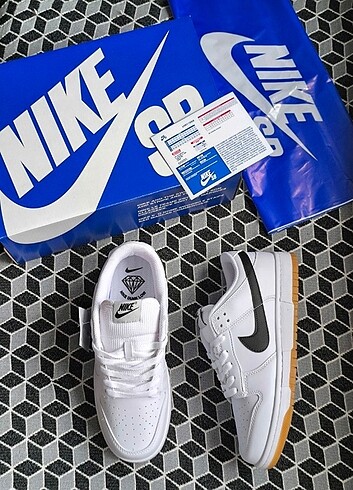NİKE DUNK LOW WHİTE 
