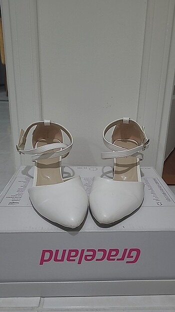 Temiz beyaz stiletto