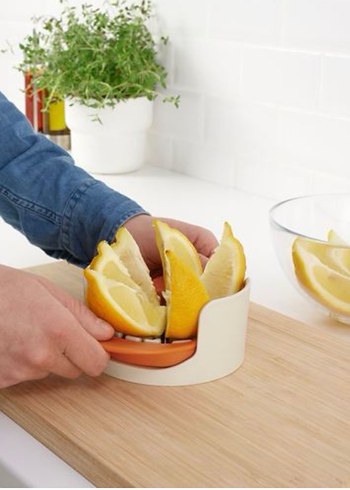 Turuncu Plastik Dilimleyici ve Saklama Kabı - Görsel 3