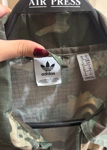 36 Beden haki Renk Adidas Kadın Kamuflaj Desenli Oversize Denim Bomber Ceket