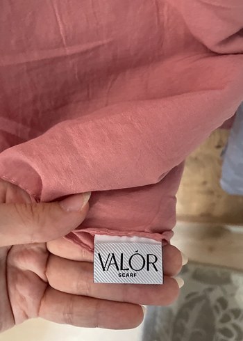 Beden Gri Desenli ve Pembe İki Renkli Şal