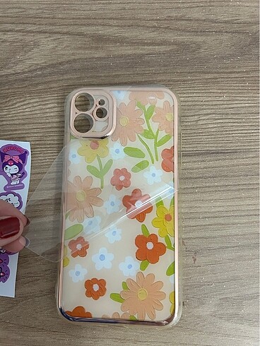Çiçek desenli iphone 11 kılıf