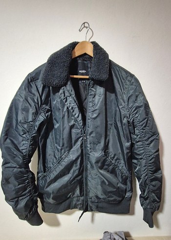 Pull and Bear Sik Ve Sicak Siyah Seritli Kislik Ceket