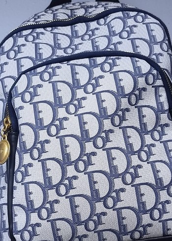 Dior sırt çantası hiç kullanılmadı paketli
